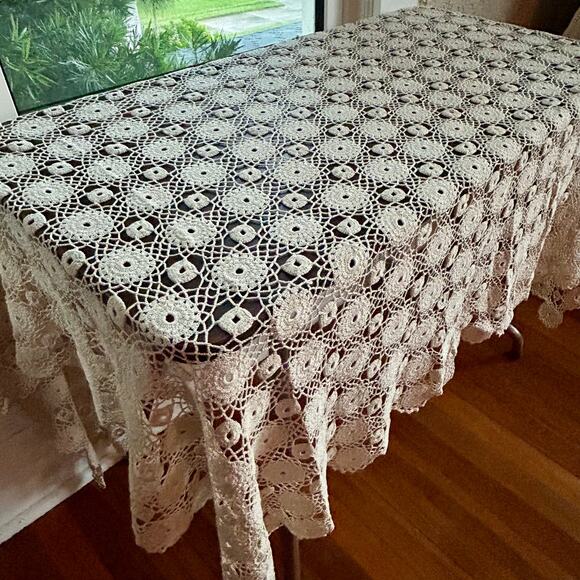 Vintage Hand-Crocheted Lace Tablecloth – Ivory Round Motif Design, 51” x 49 - Picture 9 of 12